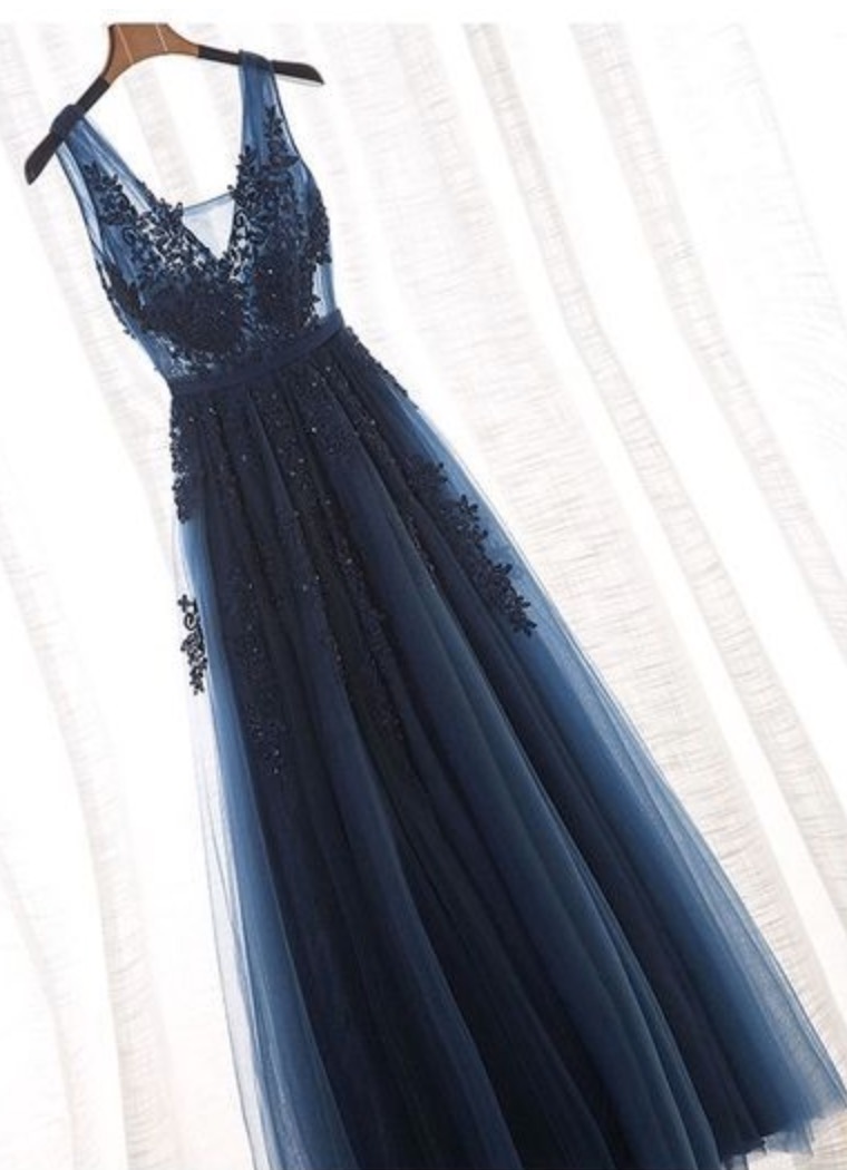 Hand Made Customed A-line V-neck Tulle Ball Gown/decal Evening Gown Backless Prom Dress