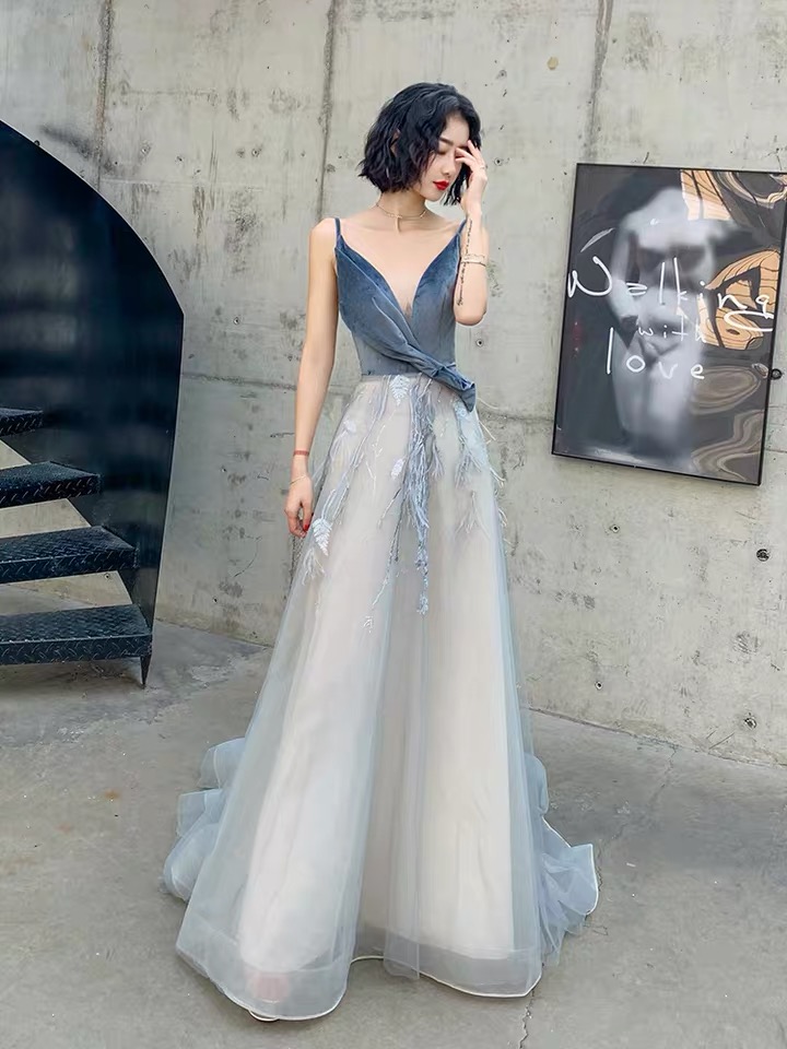 Elegant, socialite evening gown, new sexy ball gown with thin straps light gray evening gown strapless dresses 